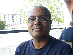 Image of Dr Roshan De Silva-Wijeyerante